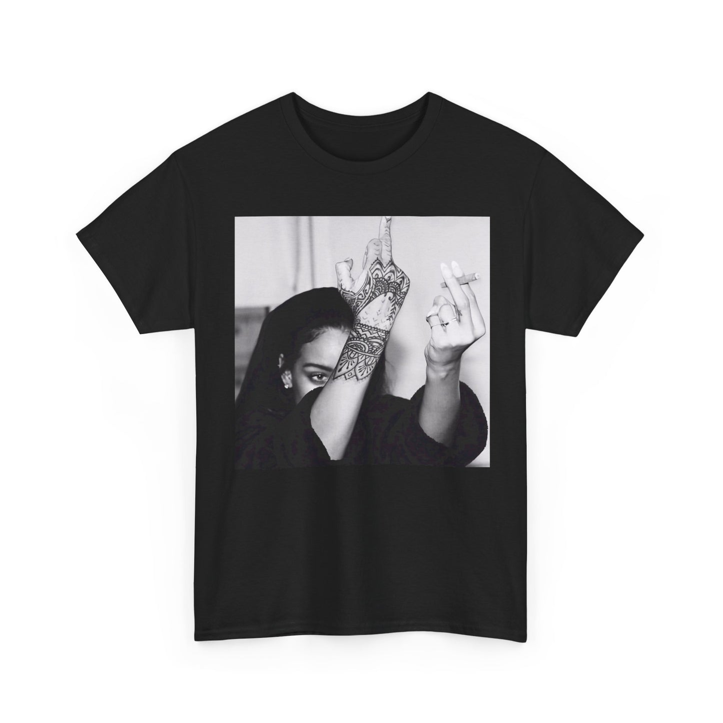 RIHANNA HIPHOP TShirt | Sweatshirt Vintage | Rihanna Hip hop RnB Rapper | Rihanna American Rapper T-Shirt Tshirt | Rihanna Middle Finger
