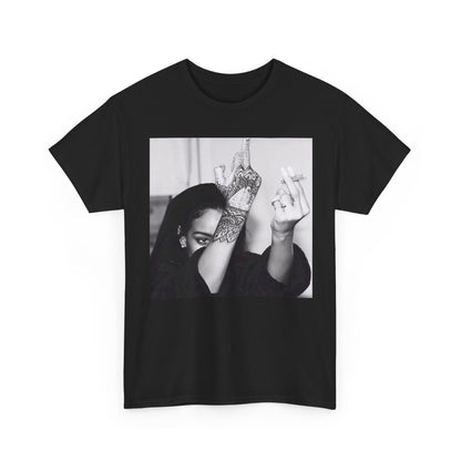 RIHANNA HIPHOP TShirt | Sweatshirt Vintage | Rihanna Hip hop RnB Rapper | Rihanna American Rapper T-Shirt Tshirt | Rihanna Middle Finger