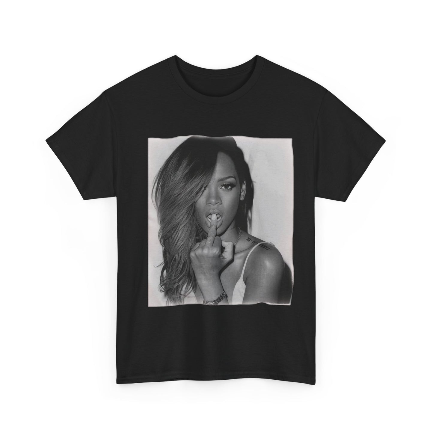 RIHANNA HIPHOP TShirt | Sweatshirt Vintage | Rihanna Hip hop RnB Rapper | Rihanna American Rapper T-Shirt Tshirt | Rihanna Middle Finger