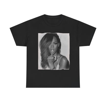 RIHANNA HIPHOP TShirt | Sweatshirt Vintage | Rihanna Hip hop RnB Rapper | Rihanna American Rapper T-Shirt Tshirt | Rihanna Middle Finger