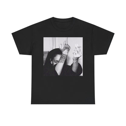 RIHANNA HIPHOP TShirt | Sweatshirt Vintage | Rihanna Hip hop RnB Rapper | Rihanna American Rapper T-Shirt Tshirt | Rihanna Middle Finger